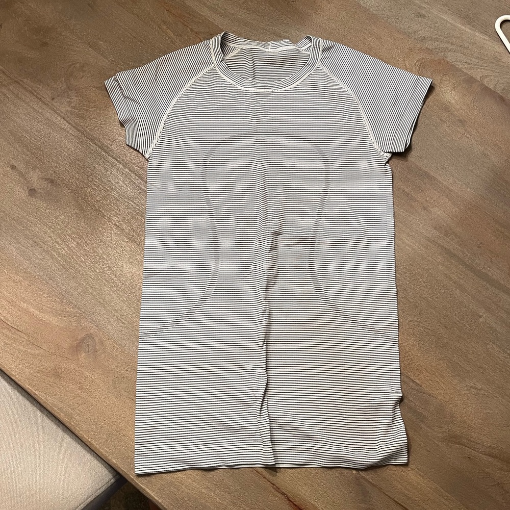 Lululemon Swiftly Tech Short-Sleeve Shirt, size 4